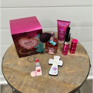 Lot:Velvet sugar perfume bath & body, makeup brush set, keychain, magnet, lotion